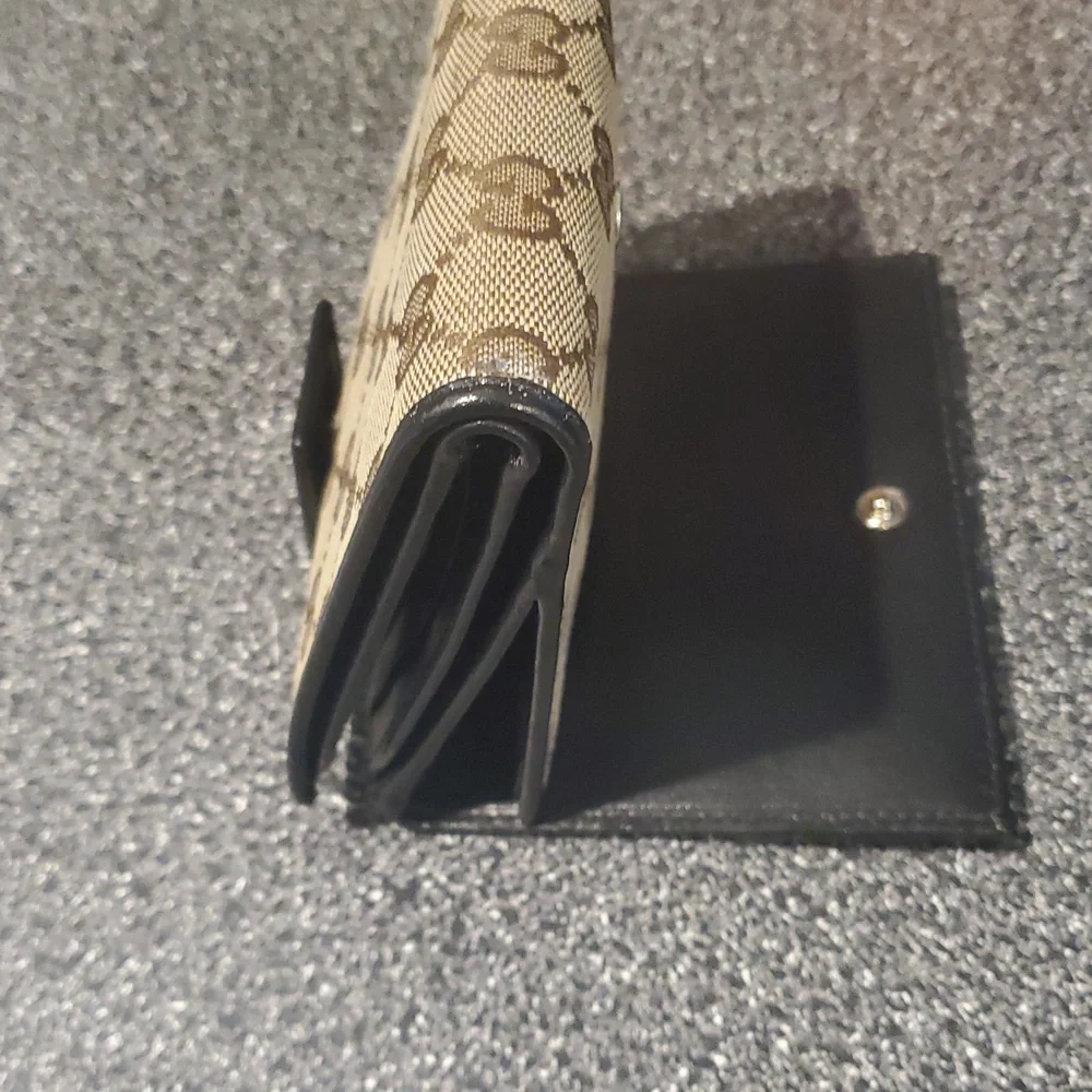 Gucci wallet monogram